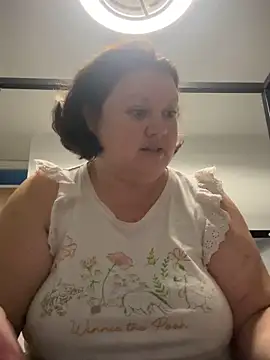 RealWoman84 online show from November 9, 2025, 9:41 pm