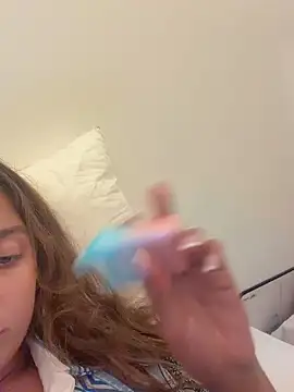 lounaaxangel online show from April 11, 2026, 7:28 pm