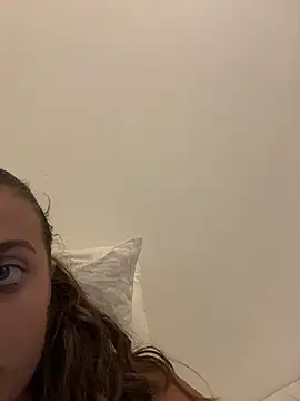 Snapshot of lounaaxangel chatting on November 17, 2025, 8:13 pm lounaaxangel online show from November 17, 2025, 8:13 pm