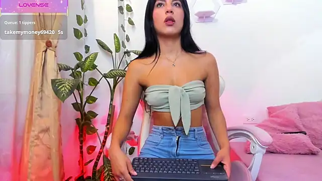 Isabella7   online show from November 15, 2025, 1:59 pm