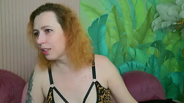 Snapshot of Evie_Berret chatting on February 17, 2026, 4:15 pm Evie Berret online show from February 17, 2026, 4:15 pm
