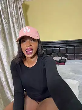 Snapshot of NiaLong21_ chatting on July 5, 2026, 5:42 pm NiaLong21 online show from July 5, 2026, 5:42 pm
