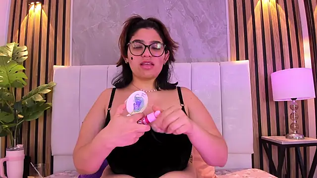 Snapshot of Carlotta_de_velour chatting on May 27, 2026, 9:11 pm Carlotta de velour online show from May 27, 2026, 9:11 pm