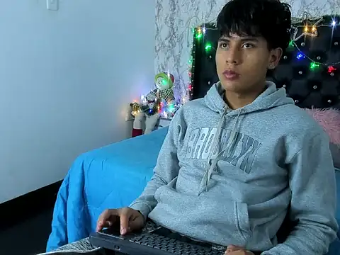 Valentino Lane online show from December 23, 2025, 2:00 am