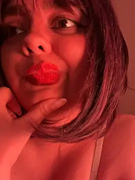 Snapshot of candicewest_ chatting on July 29, 2026, 5:45 pm candicewest online show from July 29, 2026, 5:45 pm
