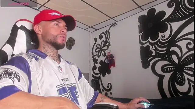 Snapshot of couple-hothot chatting on November 11, 2025, 9:53 pm couple-hothot online show from November 11, 2025, 9:53 pm