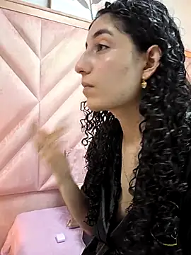 Snapshot of DemiJones_ chatting on April 29, 2026, 3:21 am DemiJones online show from April 29, 2026, 3:21 am