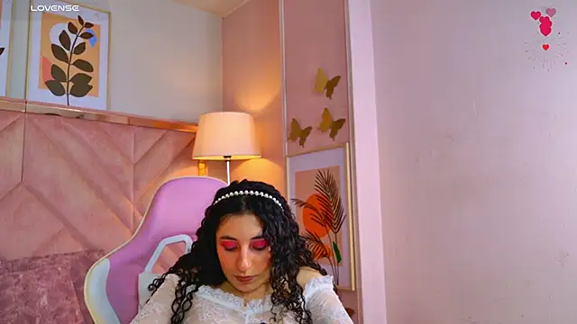 Snapshot of DemiJones_ chatting on May 27, 2026, 5:15 am DemiJones online show from May 27, 2026, 5:15 am