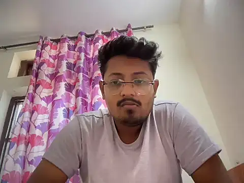 Snapshot of Your_yash2 chatting on November 6, 2025, 4:27 am Your yash2 online show from November 6, 2025, 4:27 am