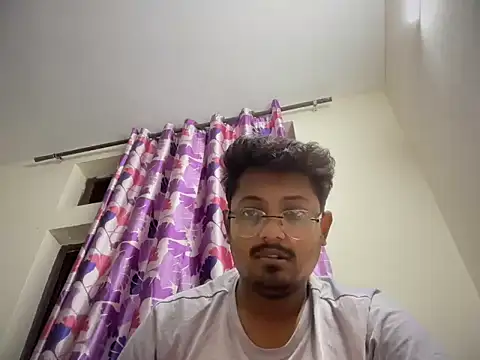 Snapshot of Your_yash2 chatting on November 6, 2025, 4:33 pm Your yash2 online show from November 6, 2025, 4:33 pm