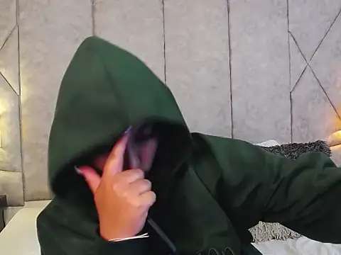 Snapshot of LannyShell chatting on December 13, 2025, 8:04 pm LannyShell online show from December 13, 2025, 8:04 pm