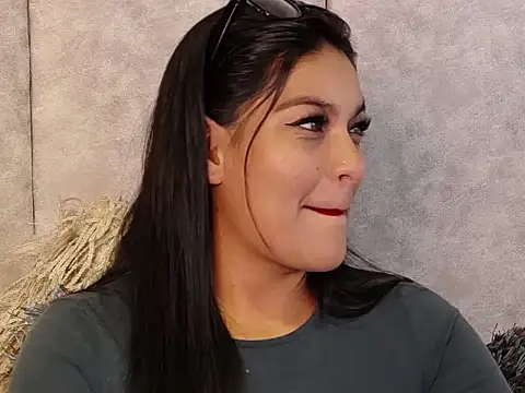 Snapshot of LannyShell chatting on November 18, 2025, 5:49 pm LannyShell online show from November 18, 2025, 5:49 pm