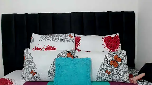 Snapshot of Miss-Berries chatting on March 28, 2026, 1:23 pm Miss-Berries online show from March 28, 2026, 1:23 pm