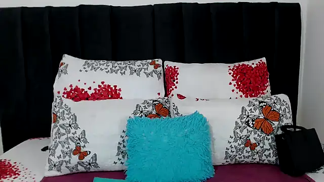 Snapshot of Miss-Berries chatting on March 29, 2026, 1:29 am Miss-Berries online show from March 29, 2026, 1:29 am