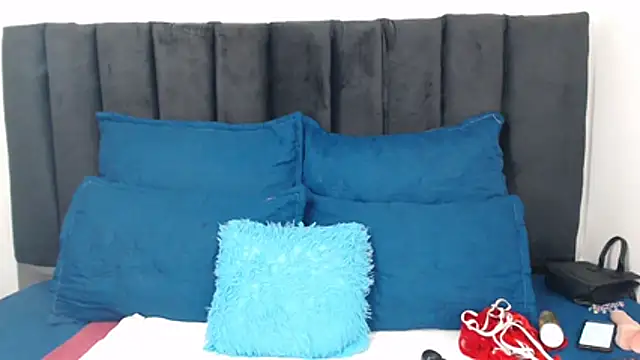 Snapshot of Miss-Berries chatting on April 13, 2026, 4:55 pm Miss-Berries online show from April 13, 2026, 4:55 pm