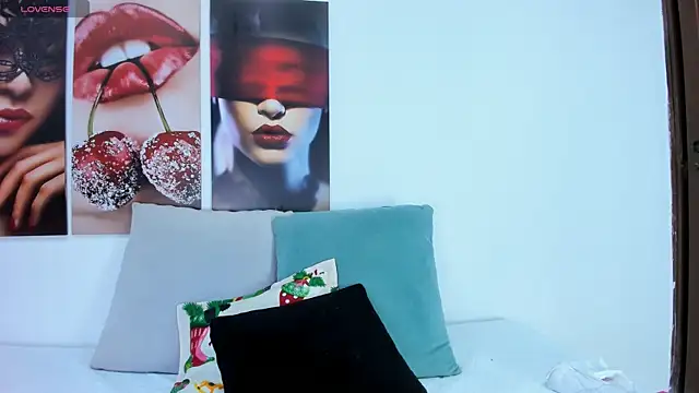 Snapshot of Andhrea_Vale chatting on November 18, 2025, 11:35 am Andhrea Vale online show from November 18, 2025, 11:35 am