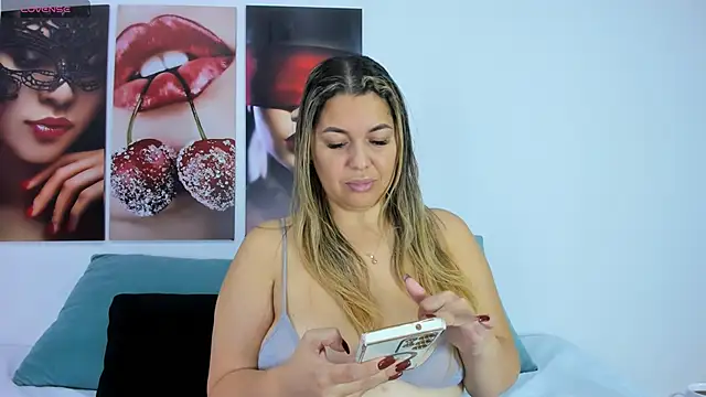 Snapshot of Andhrea_Vale chatting on November 14, 2025, 12:20 pm Andhrea Vale online show from November 14, 2025, 12:20 pm