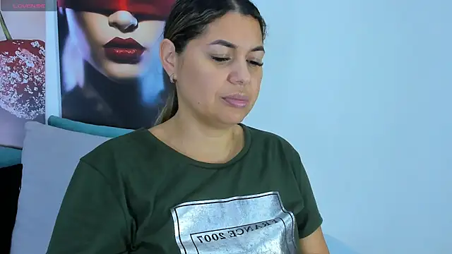 Snapshot of Andhrea_Vale chatting on January 14, 2026, 11:47 am Andhrea Vale online show from January 14, 2026, 11:47 am