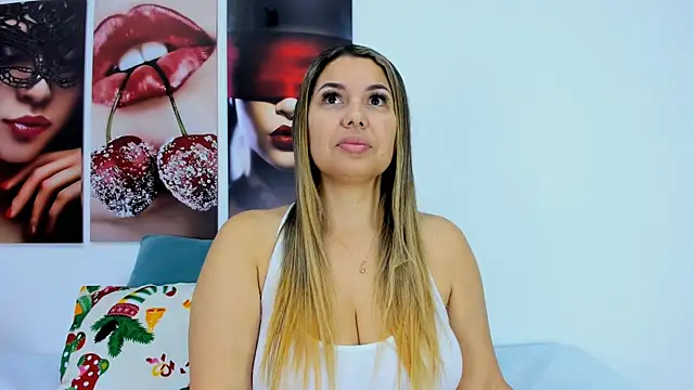 Snapshot of Andhrea_Vale chatting on November 10, 2025, 11:59 am Andhrea Vale online show from November 10, 2025, 11:59 am