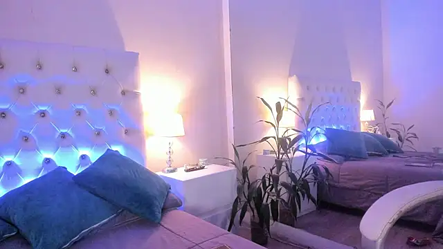 Snapshot of Scarlett_Bunny_ chatting on May 27, 2026, 1:57 am Scarlett Bunny online show from May 27, 2026, 1:57 am