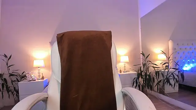 Scarlett Bunny  online show from April 6, 2026, 1:23 pm