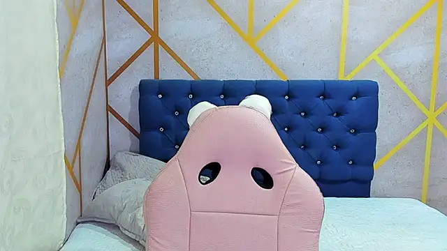  vaiolet owo online show from February 12, 2026, 5:40 am