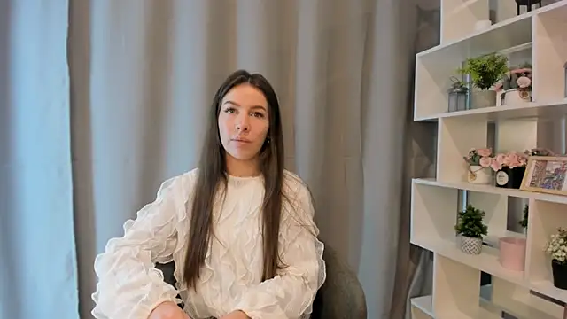 OtiliaNatiello online show from November 7, 2025, 2:10 pm