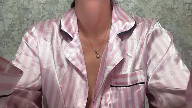 Angelinaa19 online show from April 9, 2026, 7:53 pm