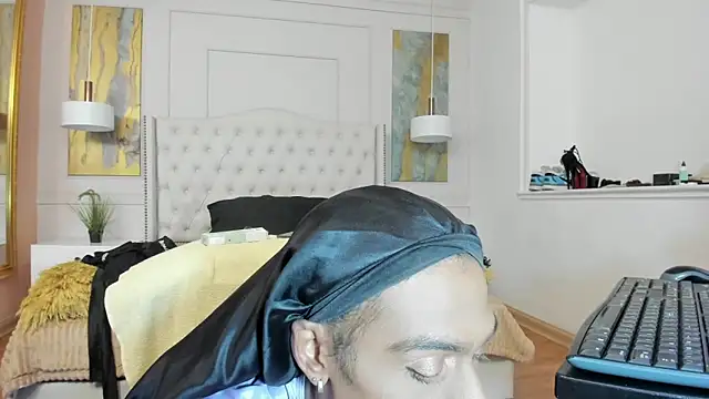 Snapshot of RosaliaMontero chatting on December 15, 2025, 4:13 pm RosaliaMontero online show from December 15, 2025, 4:13 pm