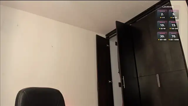 LilyGarcia online show from December 16, 2025, 5:06 pm