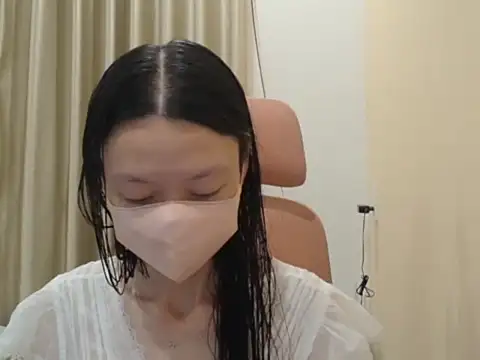 Snapshot of Lil-Cherries chatting on April 13, 2026, 12:20 pm Lil-Cherries online show from April 13, 2026, 12:20 pm