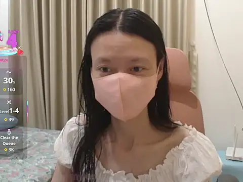 Lil-Cherries online show from November 23, 2025, 10:58 am