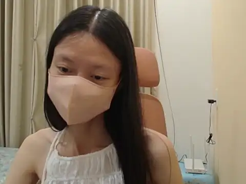 Lil-Cherries online show from January 18, 2026, 5:27 pm