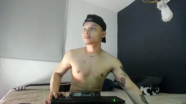 Snapshot of Zeus_Jeff chatting on March 13, 2026, 1:32 am Zeus Jeff online show from March 13, 2026, 1:32 am