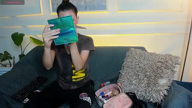 AliceMadnes online show from March 13, 2026, 12:43 pm