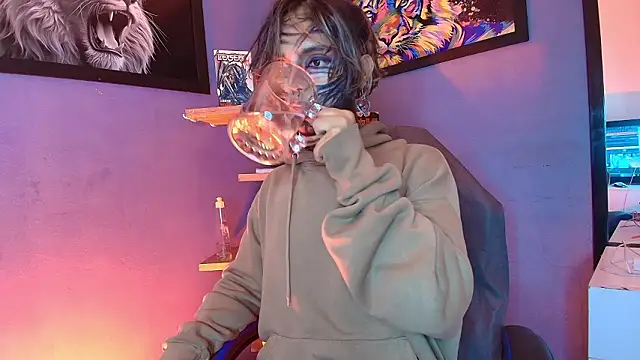 luxiel  online show from February 4, 2026, 11:55 pm