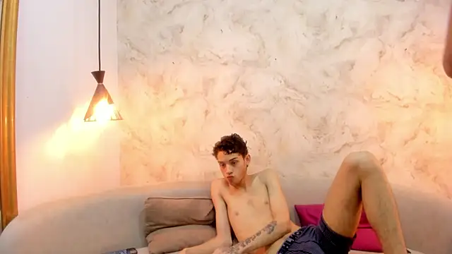 Snapshot of isaa_and_juanjo chatting on December 20, 2025, 3:31 am isaa and juanjo online show from December 20, 2025, 3:31 am