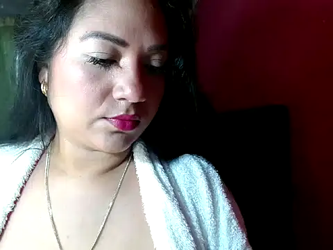 KAROLOLIVERO online show from November 8, 2025, 6:44 pm