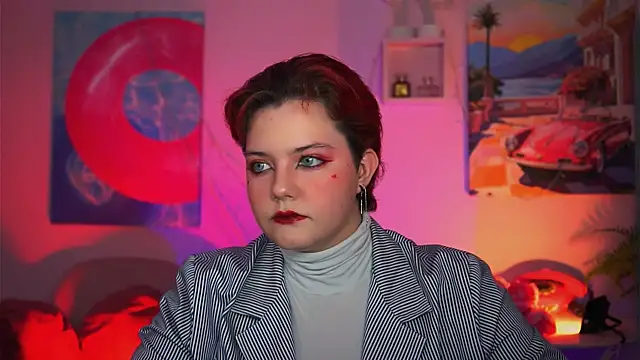 Snapshot of VettaAdams chatting on November 9, 2025, 12:20 pm VettaAdams online show from November 9, 2025, 12:20 pm