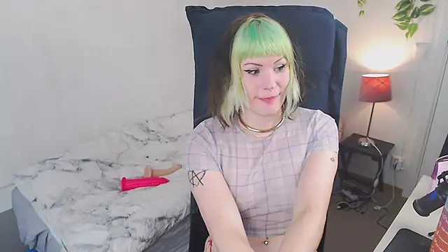 Snapshot of slutty_violet chatting on June 30, 2026, 1:33 pm slutty violet online show from June 30, 2026, 1:33 pm