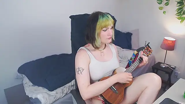 Snapshot of slutty_violet chatting on May 18, 2026, 1:05 pm slutty violet online show from May 18, 2026, 1:05 pm