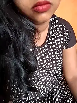Sexy Divya   online show from May 17, 2026, 12:43 am