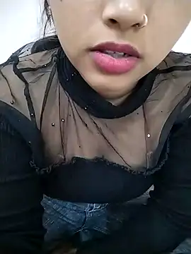 Sexy Divya   online show from December 17, 2025, 6:07 am