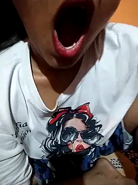 Sexy Divya   online show from April 23, 2026, 6:09 pm