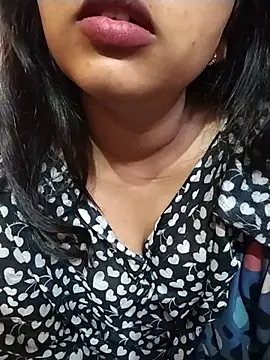 Sexy Divya   online show from May 16, 2026, 1:04 am