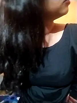 Sexy Divya   online show from April 18, 2026, 12:02 am