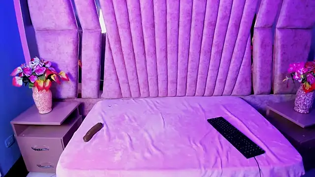 MarianaGibson online show from November 7, 2025, 4:11 pm