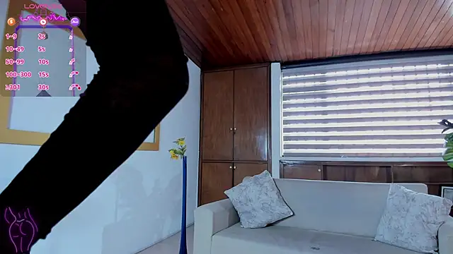 Saara Corraless online show from November 11, 2025, 7:41 pm