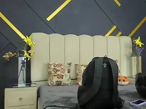 ShanellDiaz  online show from February 19, 2026, 2:52 am