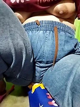 Snapshot of Lynn-122 chatting on March 2, 2026, 5:30 am Lynn-122 online show from March 2, 2026, 5:30 am